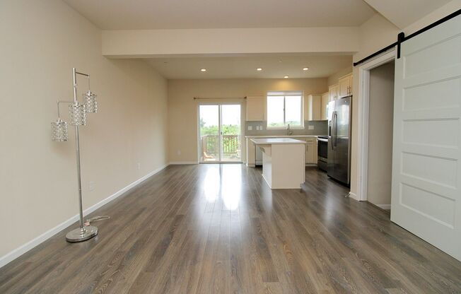 3 Bedroom Luxury Townhouse in Beautiful Happy Valley