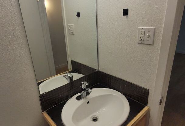 2 beds, 2 baths, 989 sqft, $1,700, Unit PEN-203A