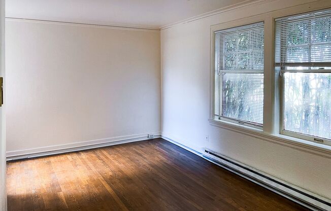 Huntington Arms - Located on the west slope of Capitol Hill