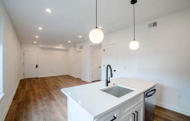 2 beds, 2 baths, 895 sqft, $1,875, Unit 201