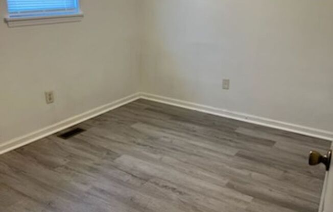 3 beds, 1 bath, $1,300, Unit 1