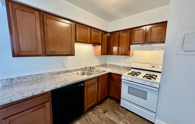 2 beds, 1 bath, 1,000 sqft, $1,295, Unit 617 Flint Rd. #6