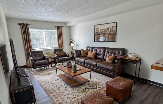 2 beds, 1 bath, 644 sqft, $975, Unit Pine Cone Village B-25