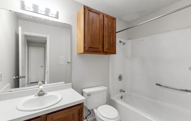 2 beds, 1 bath, $950, Unit 11