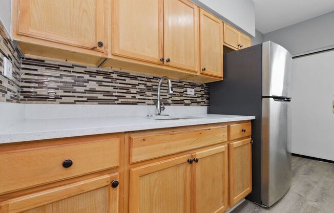 2 beds, 1 bath, 480 sqft, $1,525, Unit 4244 1/2 - 3E