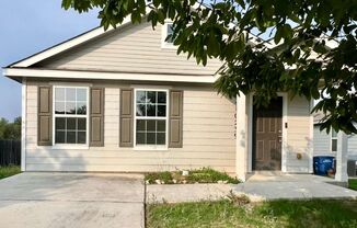 Charming 3-Bed Retreat with Open Living & Private Primary Suite in San Antonio