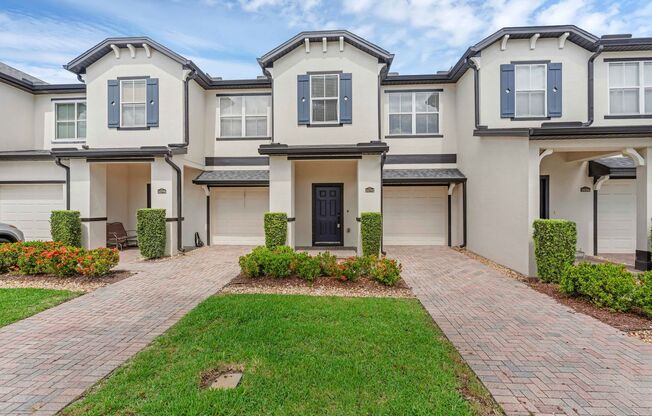 Beautiful 3 Bedrooms & 2.5 Baths Townhome in Moss Park