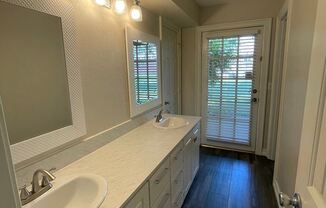 3112 Vicky Ct