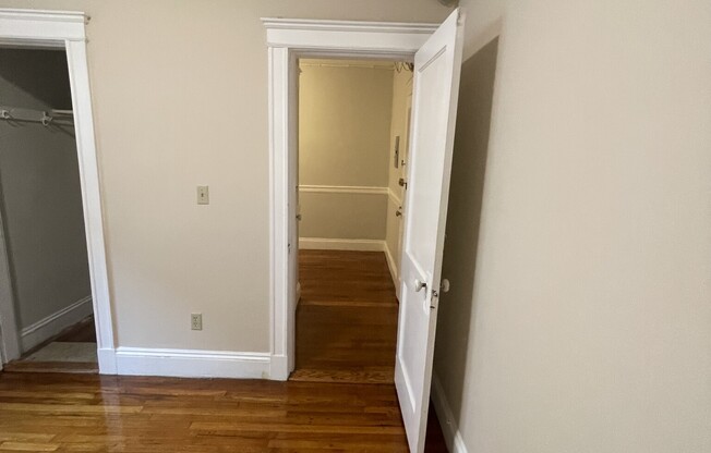 1 bed, 1 bath, $2,800, Unit 14