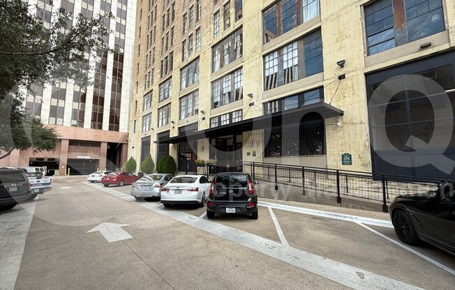 1 bed, 1 bath, 1,039 sqft, $1,649, Unit 911