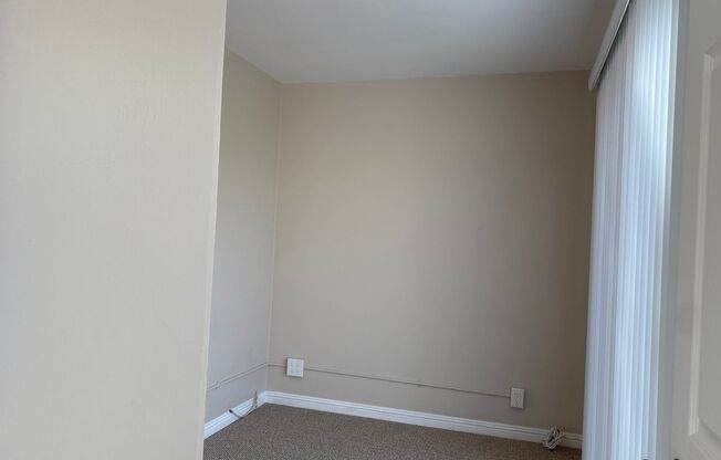 2 beds, 1 bath, $3,400, Unit Upper Back D