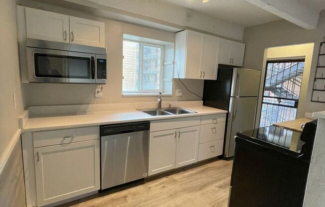 Spacious 2BD/1BA- BELLEVIEW PARK LOCATION! Available 5/1! $250 Admin Fee Waived!