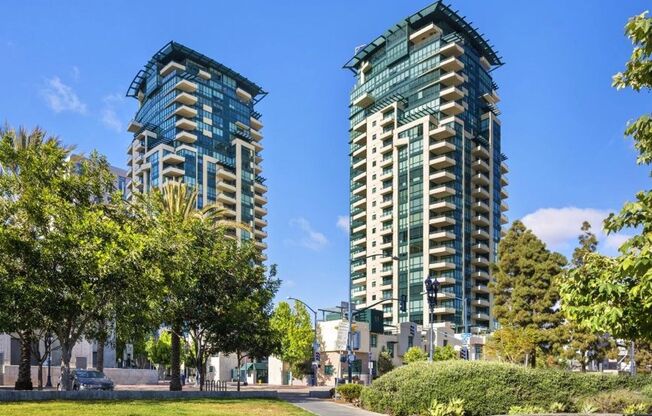 Modern 2 Bed, 2 Bath Condo in the Heart of the Marina District
