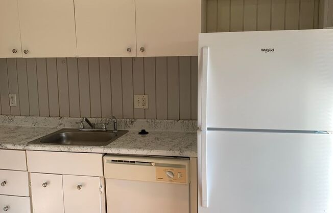 2 beds, 1 bath, 764 sqft, $875, Unit 11B