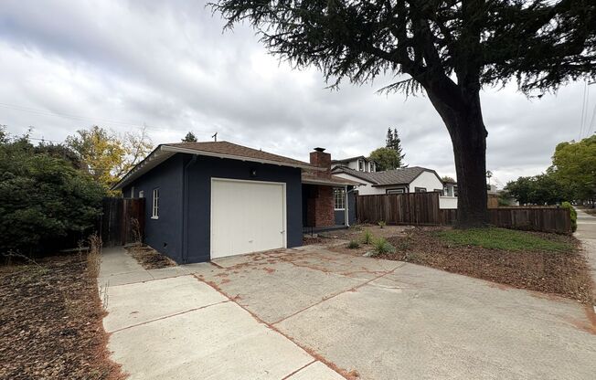 Charming 3-Bedroom Home on Embarcadero Road