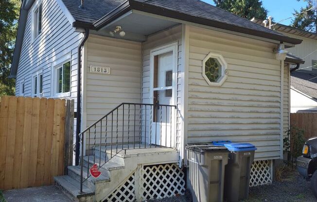 3 Bedroom 1 Bath Upper-level duplex in Rocky Point