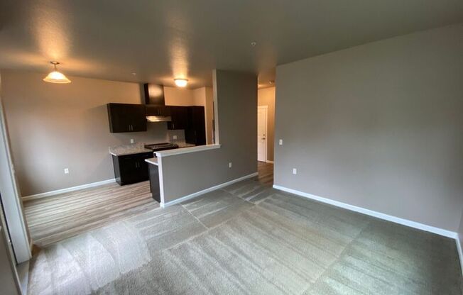 4225 HAWTHORNE AVE NE