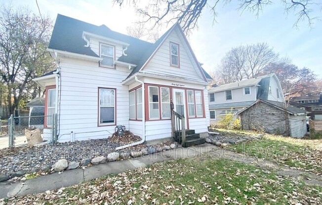 3818 UNIVERSITY AVE