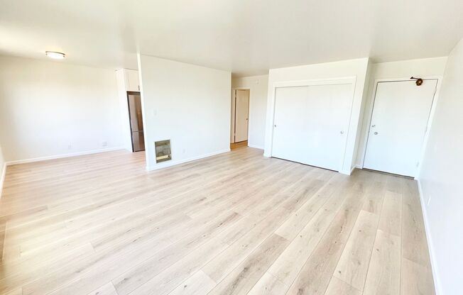 171 (1556 Great Highway)