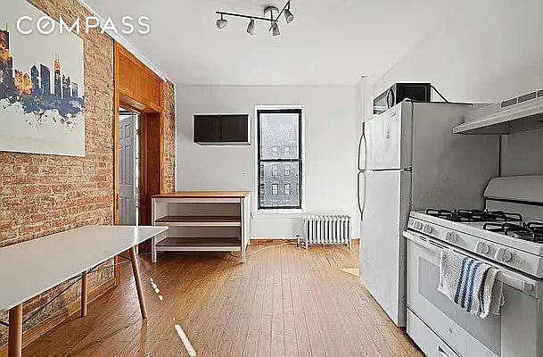 3 beds, $4,250, Unit 14