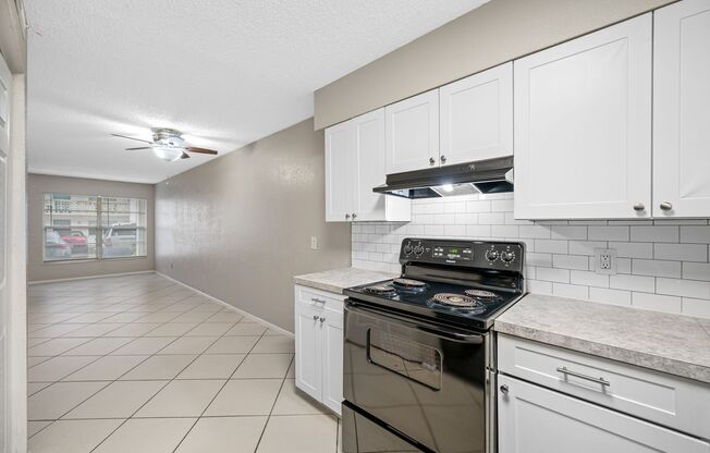 2 beds, 1 bath, 850 sqft, $1,680, Unit C112