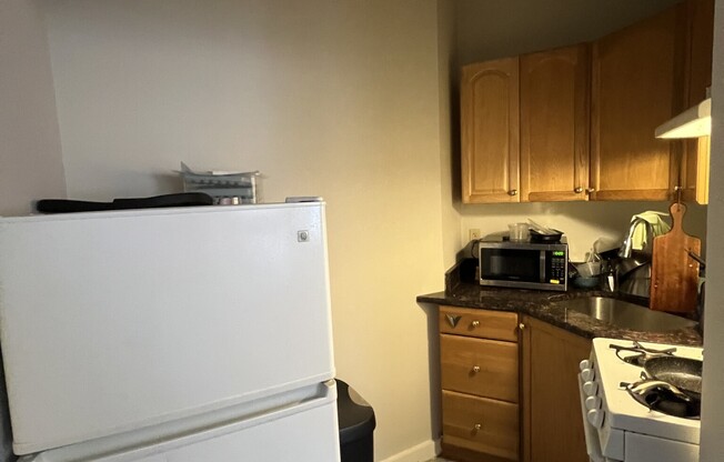 Studio, 1 bath, $2,450, Unit 36