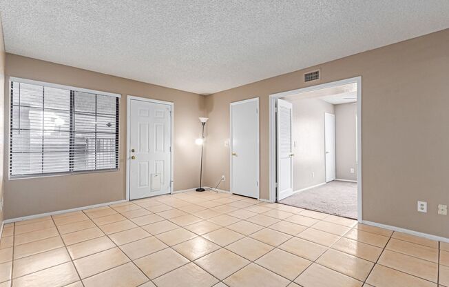 Beautiful 2-Bedroom Home with Easy Access to the 202!