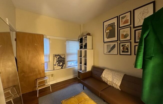2 beds, 1 bath, 750 sqft, $1,200, Unit 11