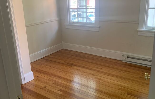 Renovated 4 Bedroom Townhouse! Off Street parking and Washer/Dryer!!