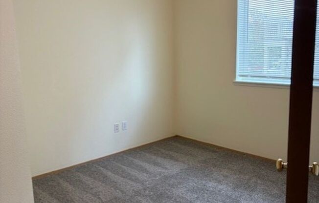 2 beds, 2 baths, 945 sqft, $1,675, Unit 24-401