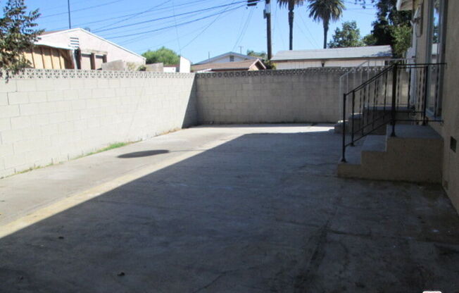 1919 W 36 ST