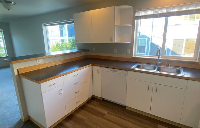 Delridge SW Seattle Townhouse 2 Bedroom 1 Bath 1 Car Garage