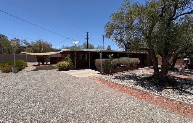 Eastside home with privacy on cul-de-sac