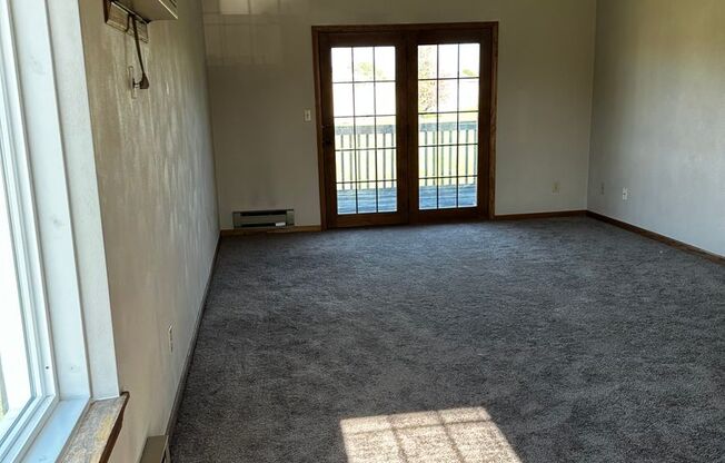 2 beds, 1 bath, $1,050, Unit 2