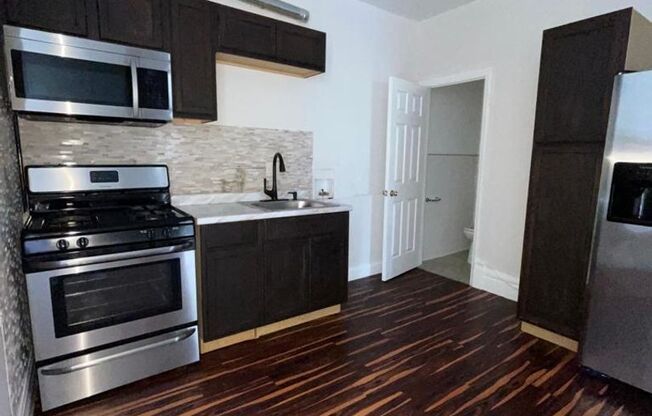 2 beds, 1 bath, $1,700