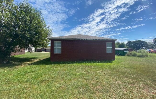 Gorgeous 3 Bedroom 2 Bathroom Home Located In Gentry, AR!