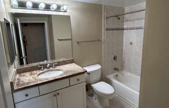 1 bed, 1 bath, $2,250, Unit #418