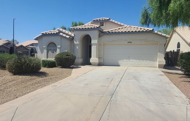 Remodeled 3-bedroom in El Dorado Lakes Golf Community