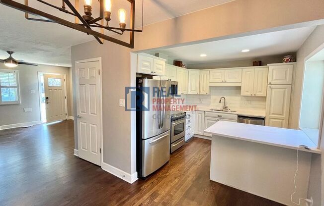 793 W LONGVIEW AVE