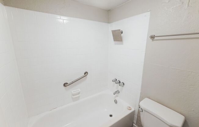 1 bed, 1 bath, 677 sqft, $1,050, Unit A142