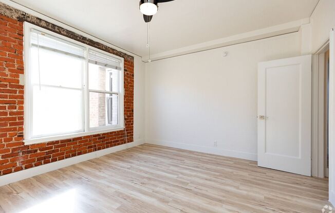 Studio, 1 bath, 350 sqft, $1,150, Unit 307