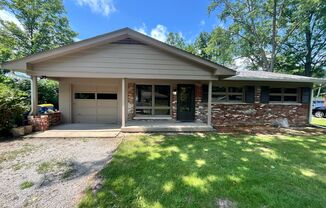 Beautiful 3 Bedroom 1.5 Bath House in Carmel