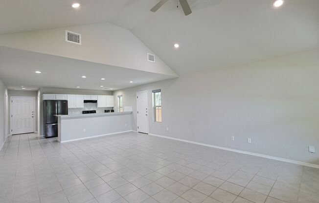 Charming 3/2 Minutes from Downtown NBTX