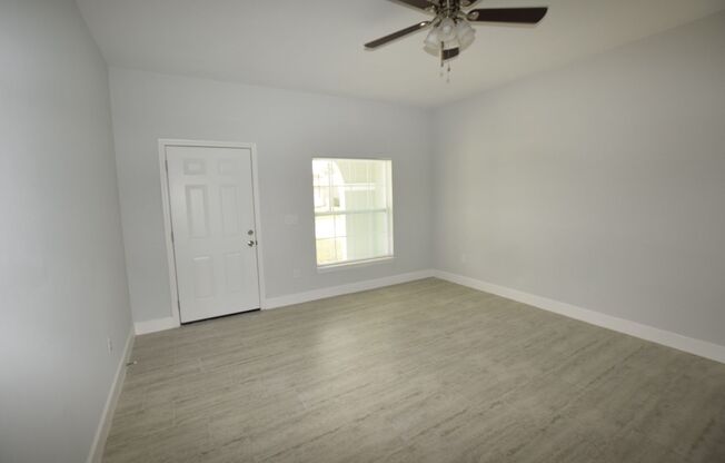 3 beds, 2 baths, $1,900, Unit # #B