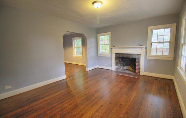 Charming 2 Bed 1 Bath Home With Fenced In Backyard In The Heart Of Durham!!
