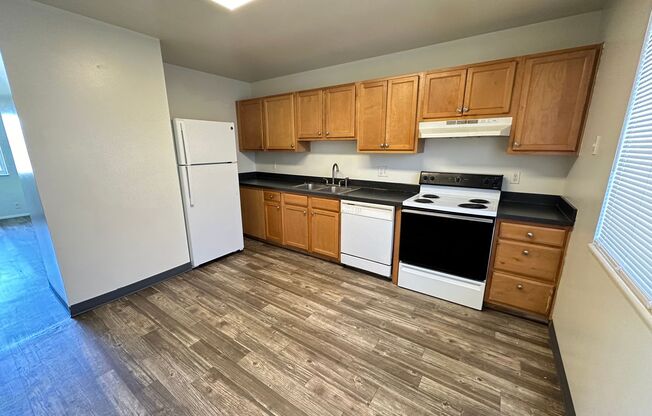 2 beds, 1 bath, 940 sqft, $1,295, Unit Unit 06