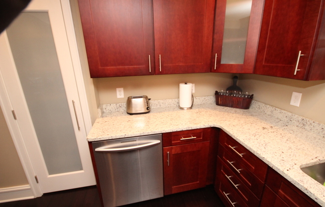 2 beds, 1 bath, $2,900