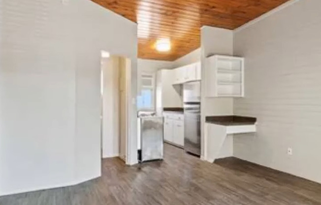MIDTOWN ON 2ND **1 MONTH FREE ON A 13 MONTH LEASE!!!** CALL TODAY!!