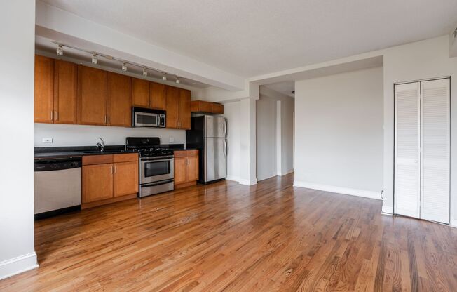Sheridan Park / Uptown - 1 Bed / 1 Bath - Close to Beach
