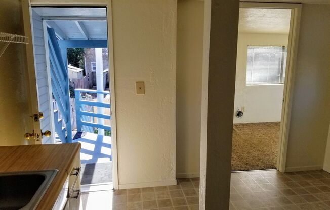 2 beds, 1 bath, $1,125, Unit 1130 #4